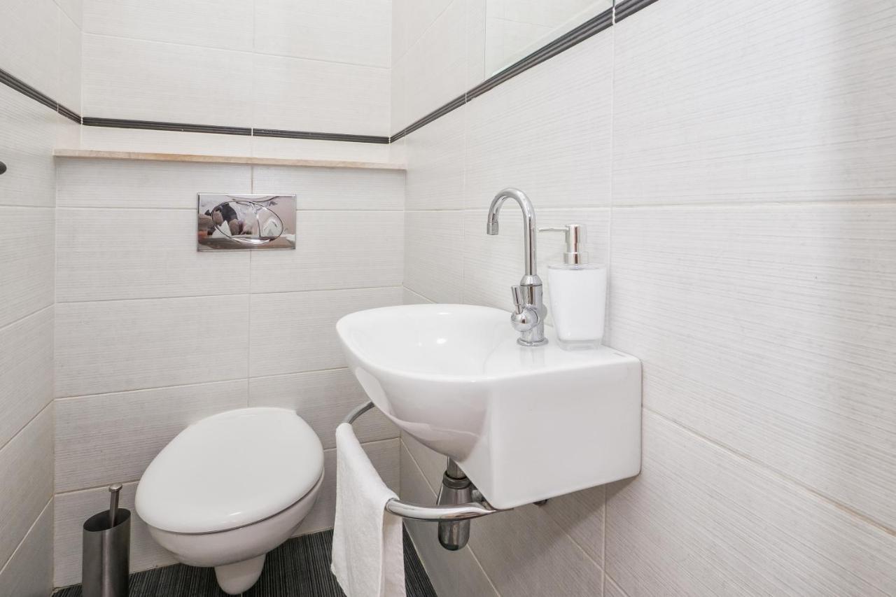 3-Bedroom Sea View Apartment - Balcony, Elevator - Spinut, Split Buitenkant foto