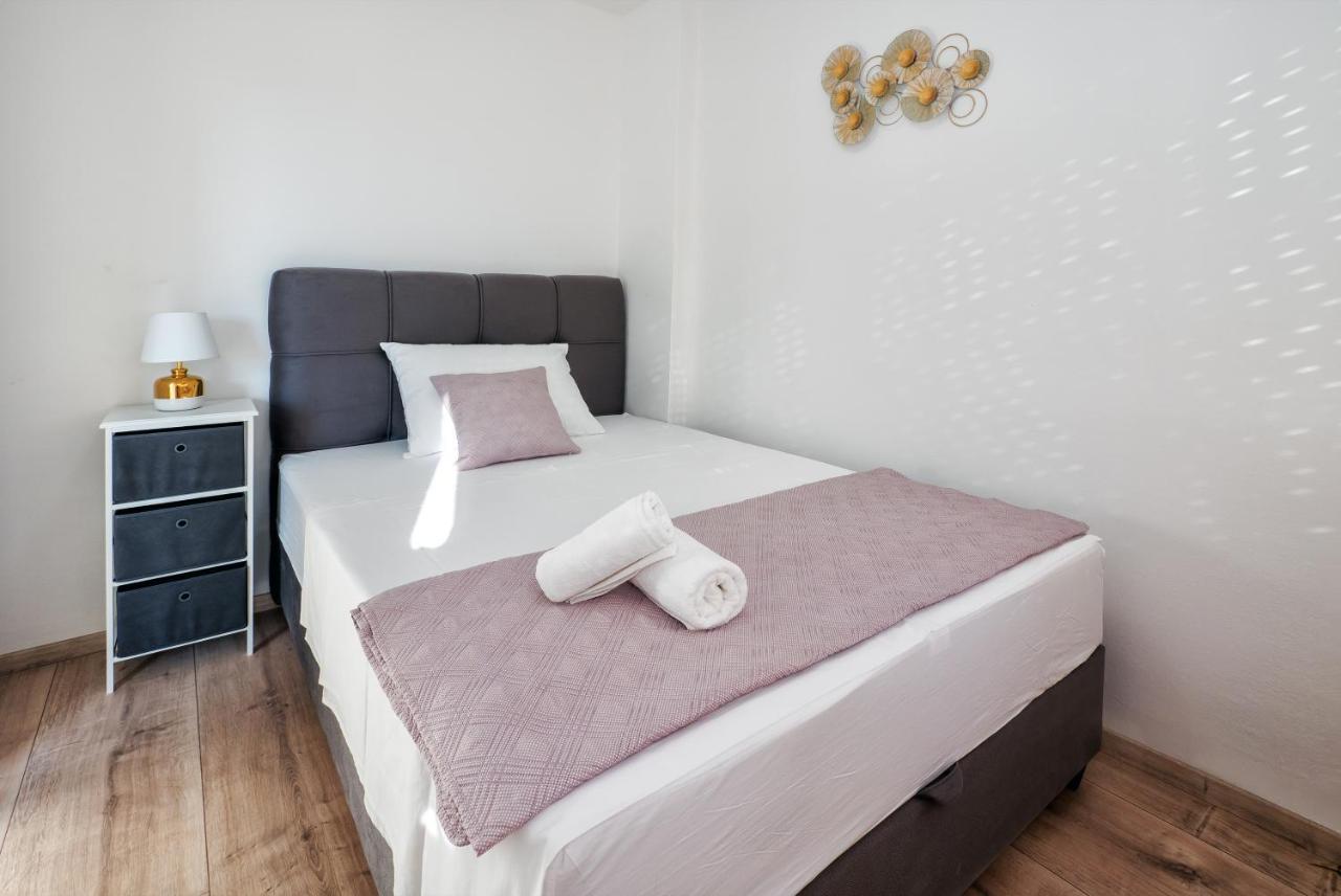 3-Bedroom Sea View Apartment - Balcony, Elevator - Spinut, Split Buitenkant foto