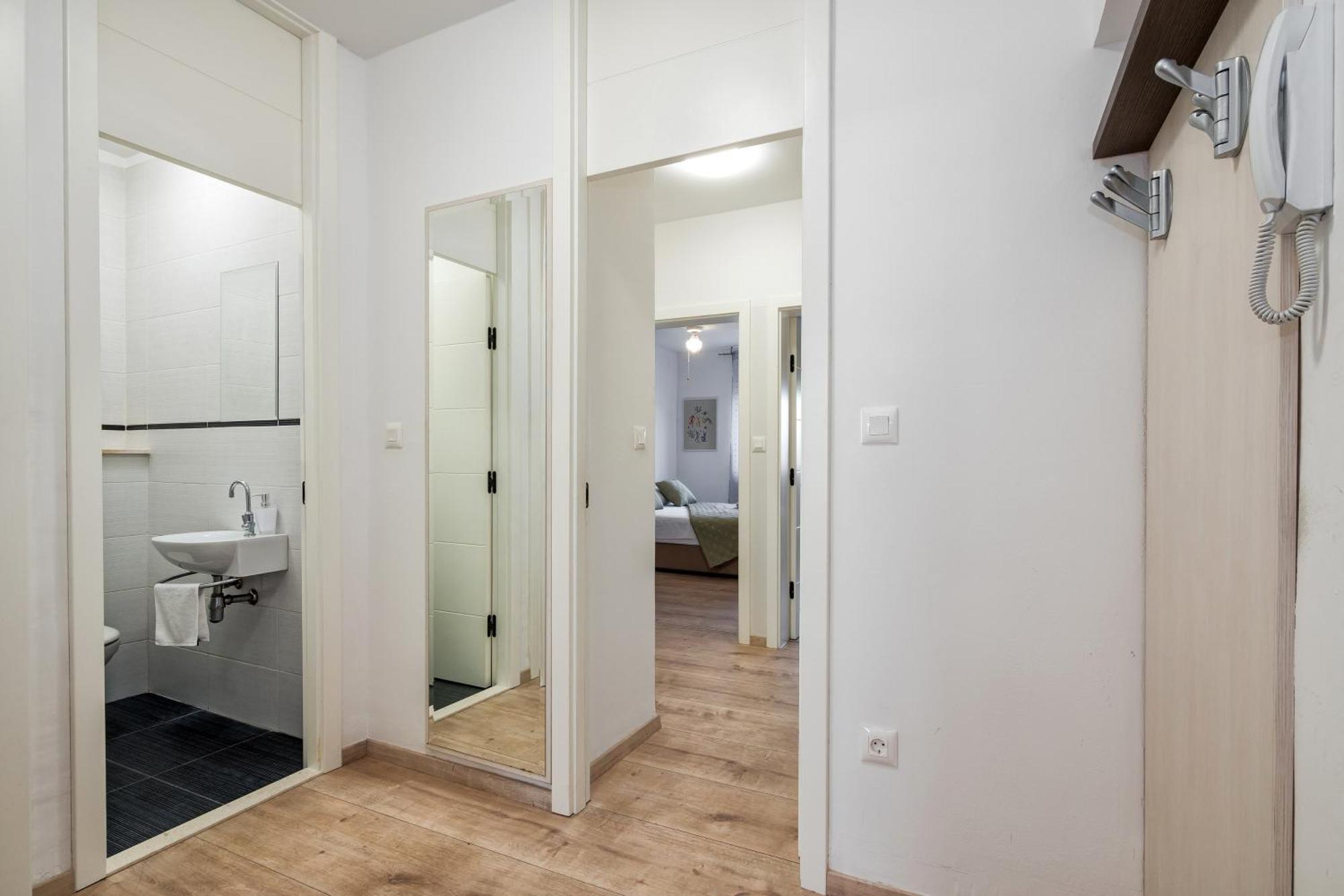 3-Bedroom Sea View Apartment - Balcony, Elevator - Spinut, Split Buitenkant foto