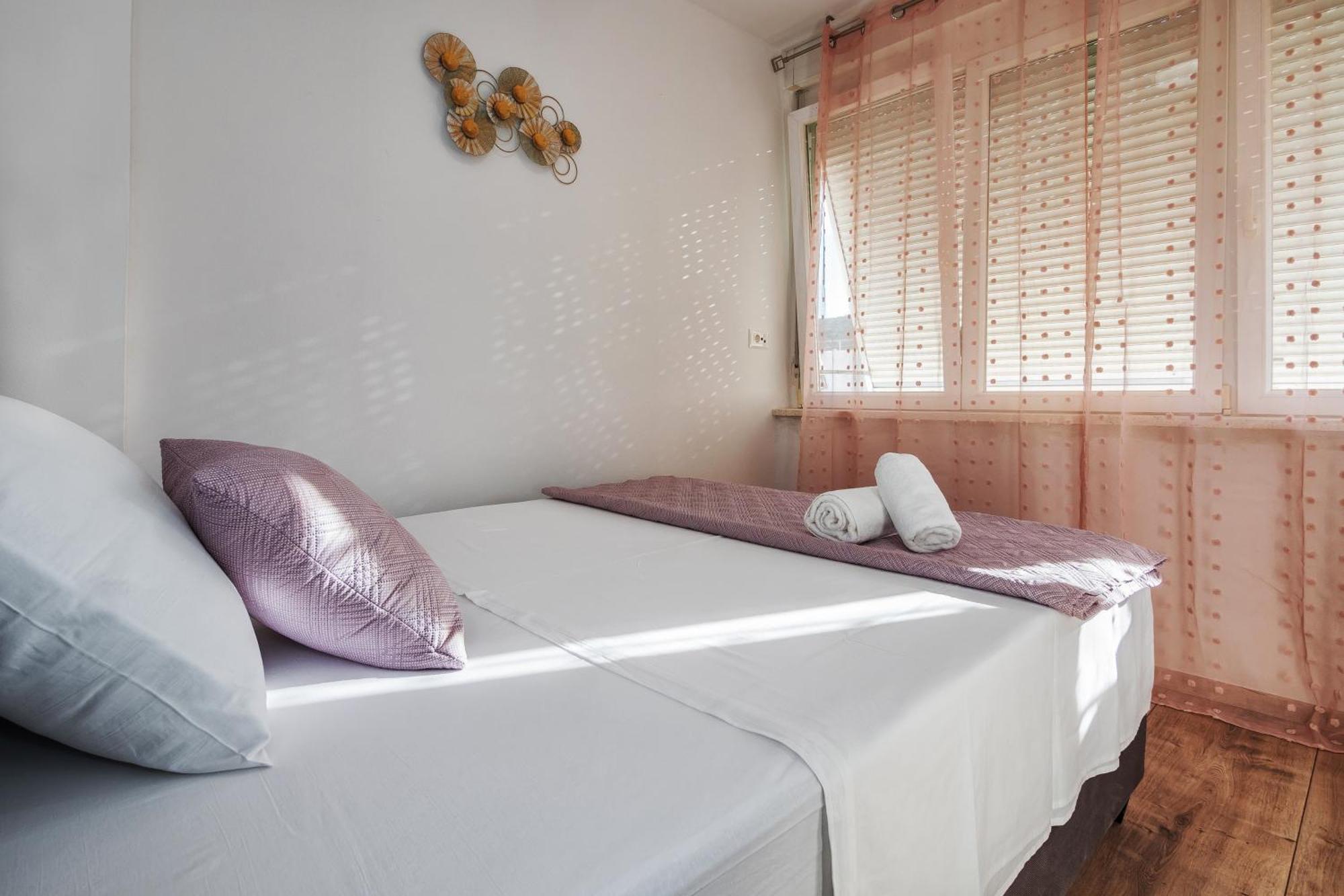 3-Bedroom Sea View Apartment - Balcony, Elevator - Spinut, Split Buitenkant foto
