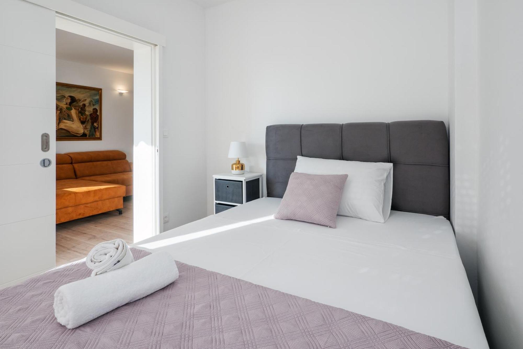 3-Bedroom Sea View Apartment - Balcony, Elevator - Spinut, Split Buitenkant foto