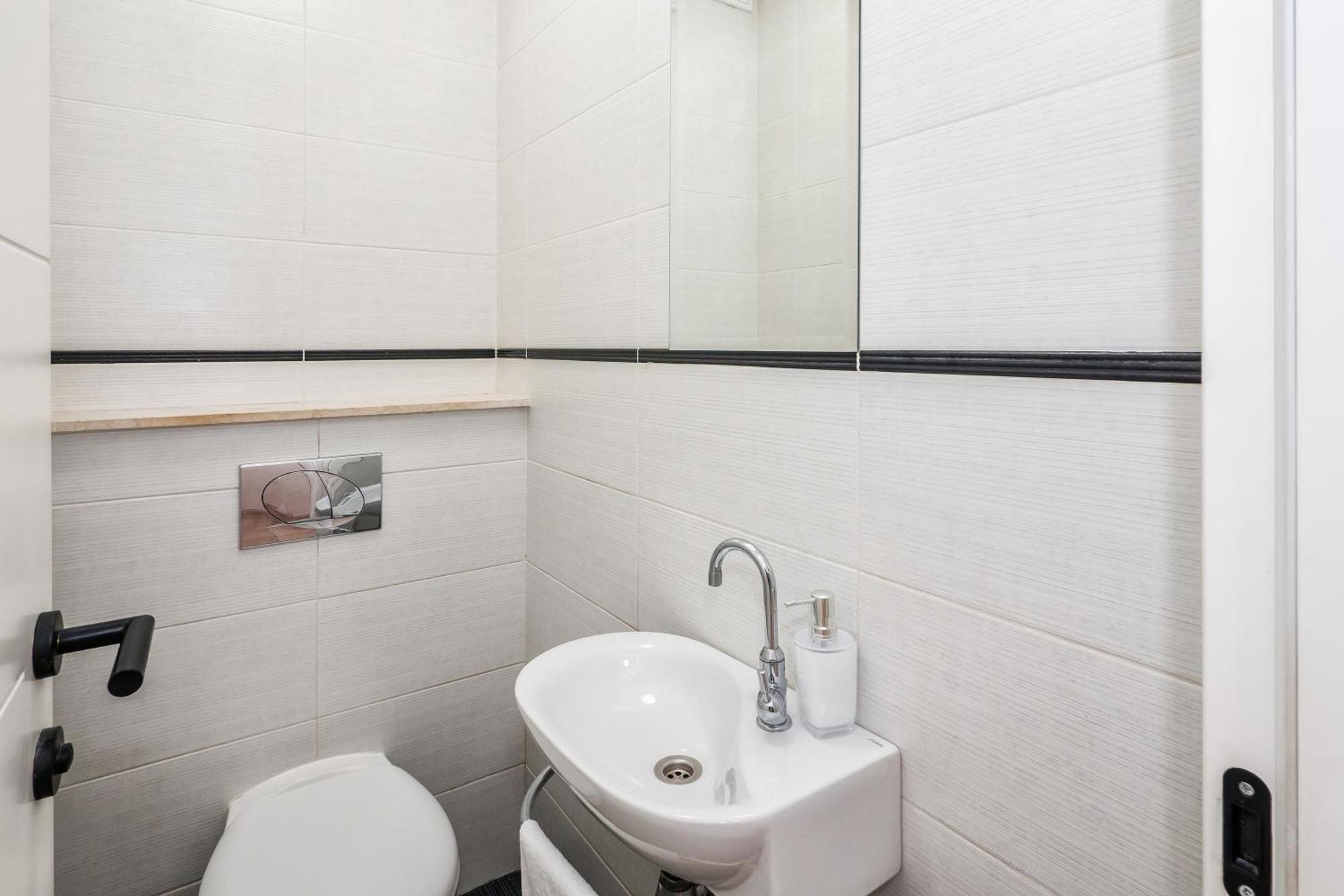 3-Bedroom Sea View Apartment - Balcony, Elevator - Spinut, Split Buitenkant foto